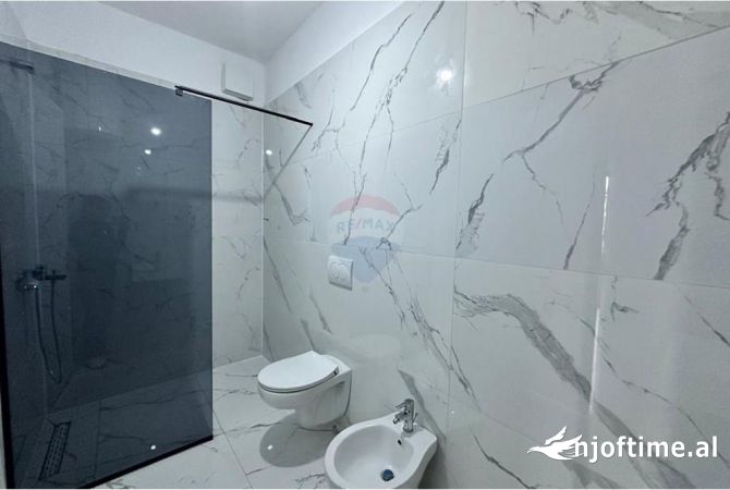 Shtepi ne shitje Apartament ne Tirane, 2+1, Mobilimi Pjeserisht e mobiluar, Pagesa 184,000  Euro.