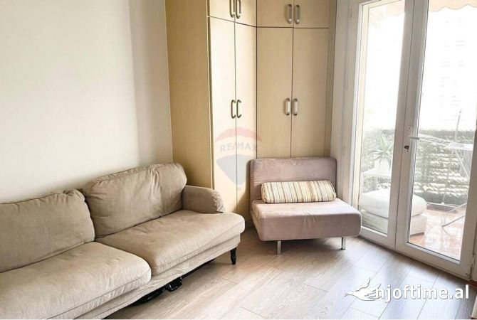 Shtepi me qera Apartament ne Tirane, 3+1, Mobilimi E mobiluar, Pagesa 1,000  Euro.