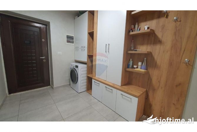Shtepi ne shitje Apartament ne Tirane, 1+1, Mobilimi E mobiluar, Pagesa 220,000  Euro.