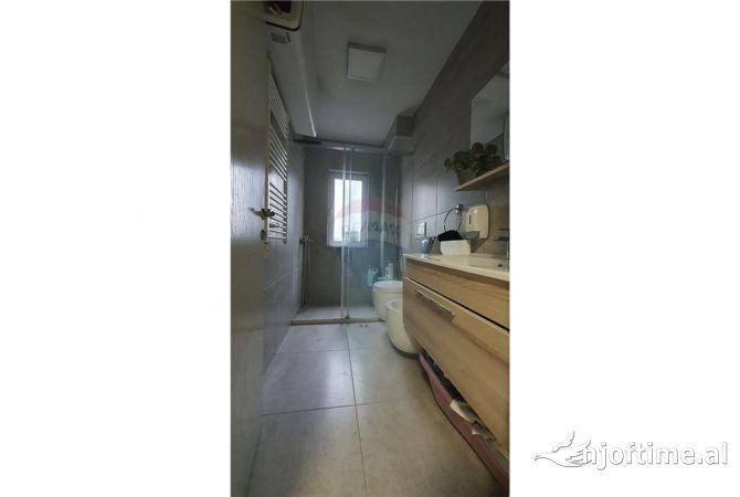 Shtepi ne shitje Apartament ne Tirane, 1+1, Mobilimi E mobiluar, Pagesa 220,000  Euro.