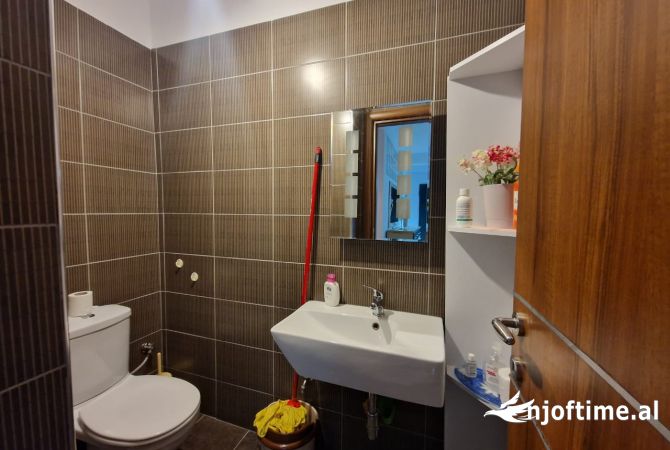 Shtepi me qera Apartament ne Tirane, 1+1, Mobilimi E mobiluar, Pagesa 650  Euro.