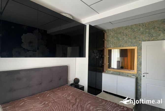 Shtepi ne shitje Apartament ne Tirane, 2+1, Mobilimi E mobiluar, Pagesa 185,000  Euro.