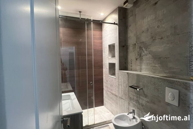 Shtepi ne shitje Apartament ne Tirane, 2+1, Mobilimi E mobiluar, Pagesa 185,000  Euro.