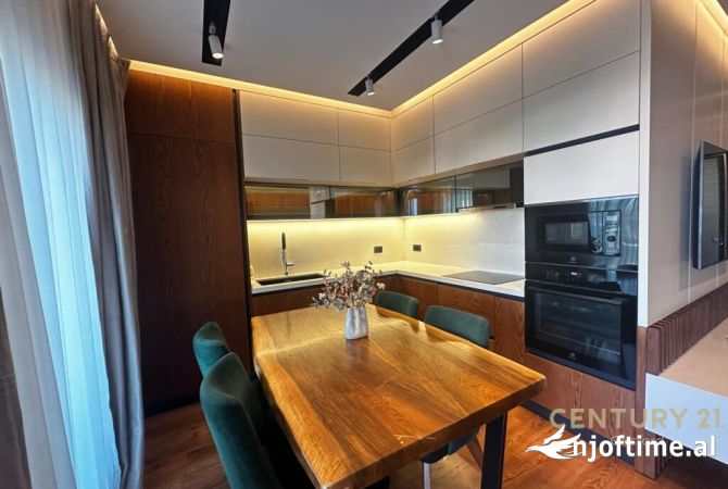 Shtepi ne shitje Apartament ne Tirane, 3+1, Mobilimi E mobiluar, Pagesa 360,000  Euro.