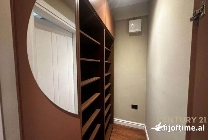 Shtepi ne shitje Apartament ne Tirane, 3+1, Mobilimi E mobiluar, Pagesa 360,000  Euro.