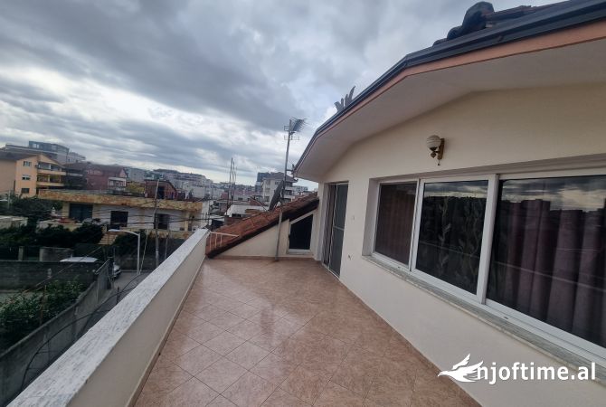 Shtepi ne shitje Shtepi Private ne Tirane, 5+1, Mobilimi Pjeserisht e mobiluar, Pagesa 230,000  Euro.