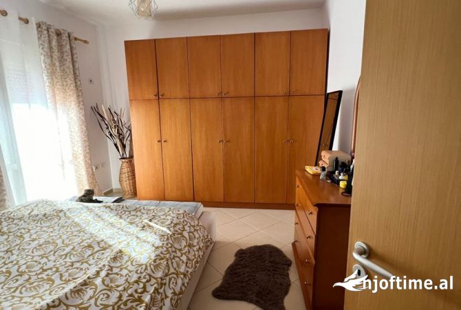 Shtepi ne shitje Apartament ne Vlore, 2+1, Mobilimi E mobiluar, Pagesa 103,000  Euro.