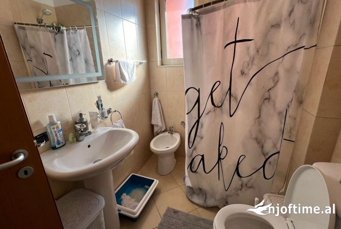 Shtepi ne shitje Apartament ne Vlore, 2+1, Mobilimi E mobiluar, Pagesa 103,000  Euro.