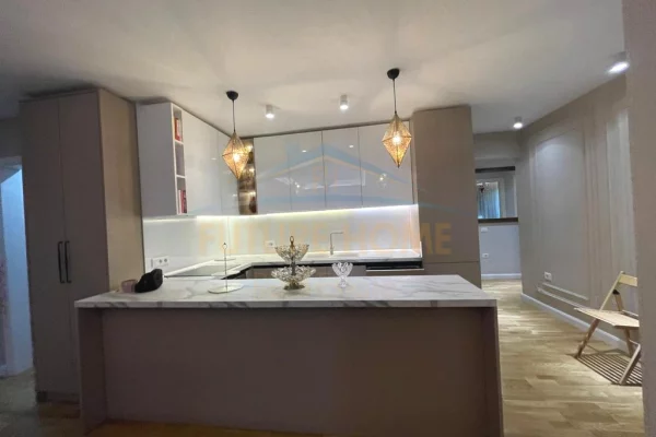 Shtepi ne shitje Apartament ne Tirane, 3+1, Mobilimi E mobiluar, Pagesa 390,000  Euro.