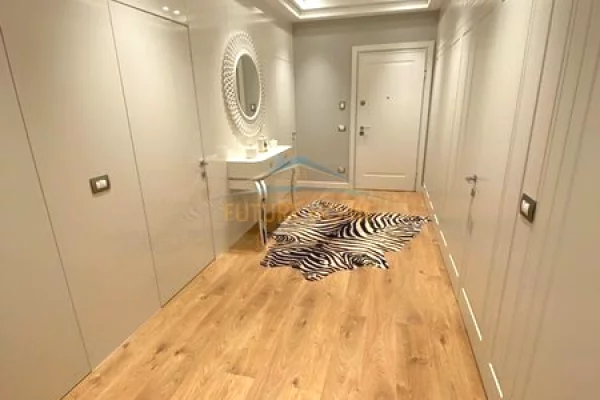 Shtepi ne shitje Apartament ne Tirane, 2+1, Mobilimi E mobiluar, Pagesa 355,000  Euro.