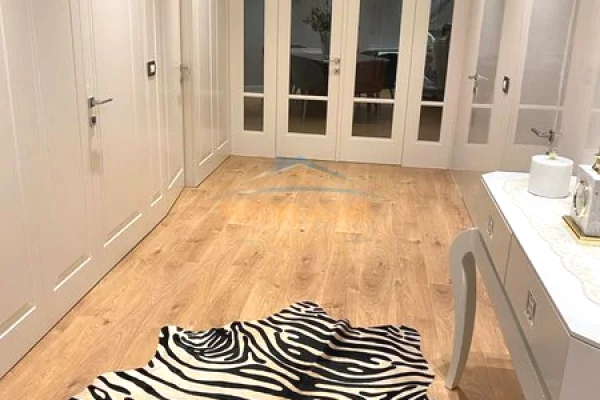 Shtepi ne shitje Apartament ne Tirane, 2+1, Mobilimi E mobiluar, Pagesa 355,000  Euro.