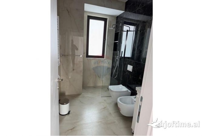 Shtepi ne shitje Apartament ne Tirane, 2+1, Mobilimi Bosh, pa mobiluar, Pagesa 310,000  Euro.