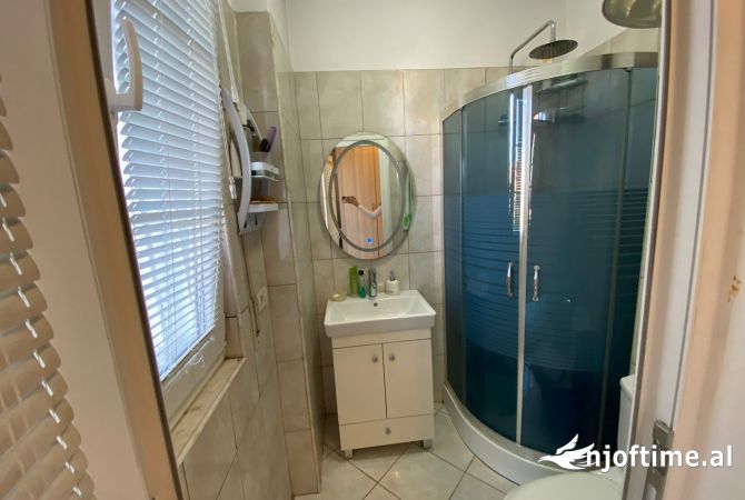 Shtepi ne shitje Apartament ne Tirane, 2+1, Mobilimi E mobiluar, Pagesa 155,000  Euro.