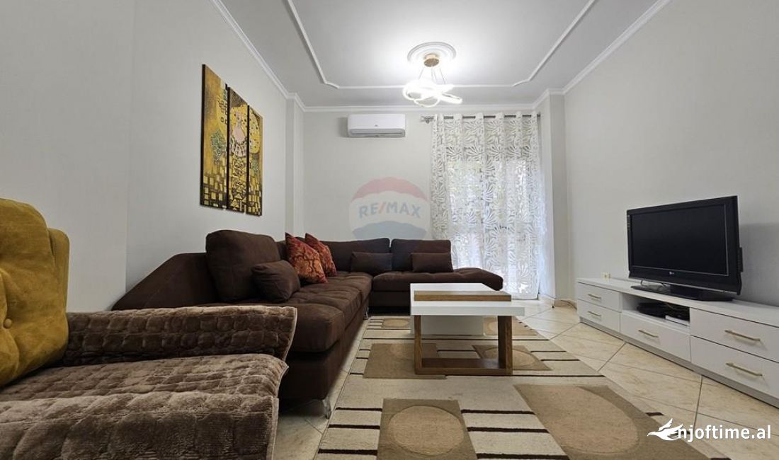 Shtepi me qera Apartament ne Tirane, 2+1, Mobilimi E mobiluar, Pagesa 800  Euro.