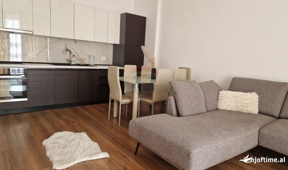 Shtepi me qera Apartament ne Tirane, 1+1, Mobilimi E mobiluar, Pagesa 550  Euro.