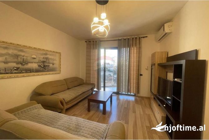 Shtepi me qera 2+1 ne Tirane - 750 Euro