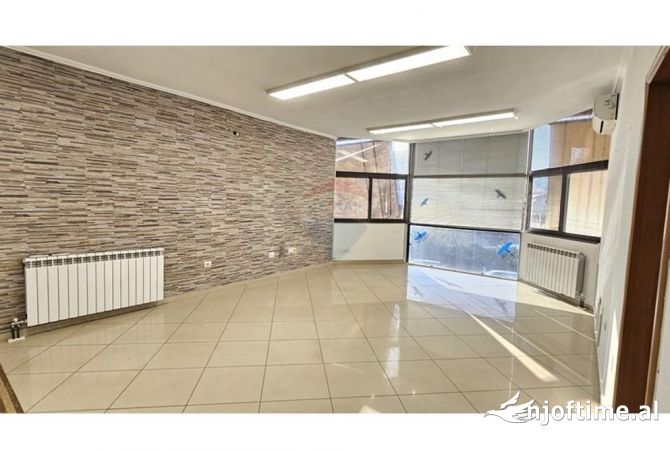 Ambient biznesi me qera 1+1 ne Tirane - 900 Euro