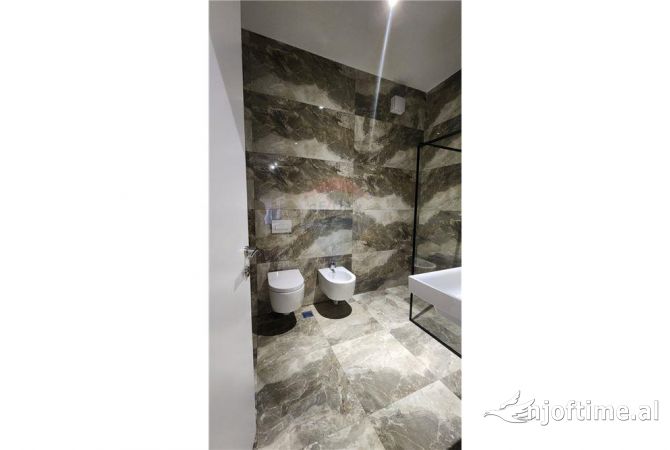 Shtepi ne shitje Apartament ne Tirane, 2+1, Mobilimi E mobiluar, Pagesa 420,000  Euro.