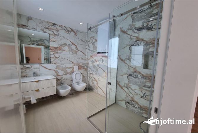 Shtepi me qera Apartament ne Tirane, 3+1, Mobilimi E mobiluar, Pagesa 1,600  Euro.