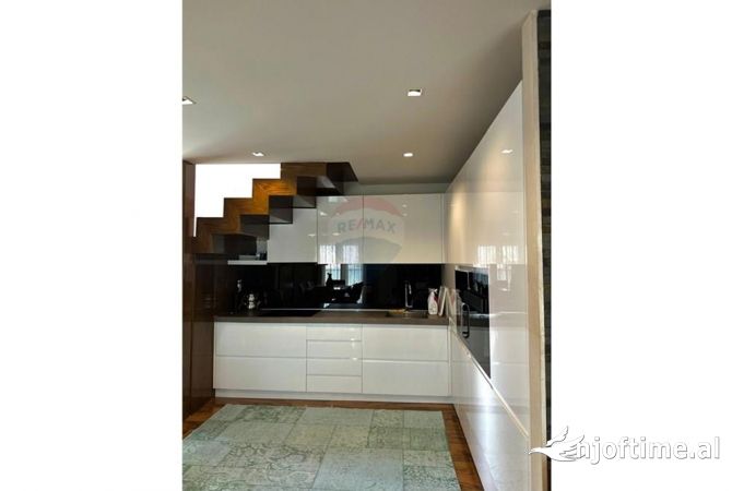 Shtepi me qera 2+1 ne Tirane - 1,100 Euro
