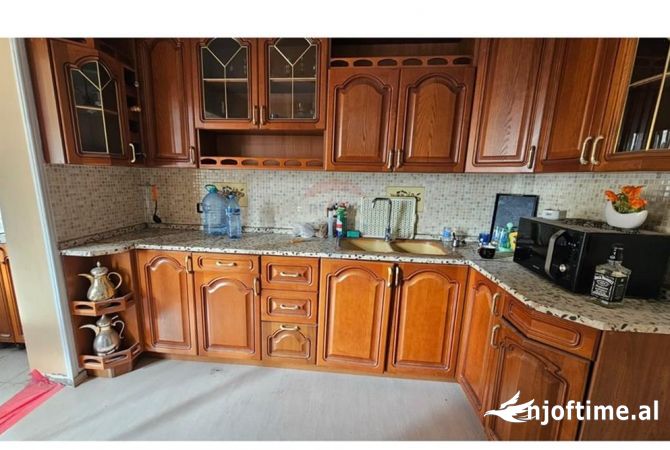 Shtepi ne shitje Apartament ne Tirane, 2+1, Mobilimi E mobiluar, Pagesa 169,000  Euro.