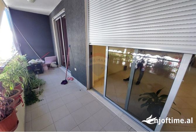 Shtepi ne shitje Apartament ne Tirane, 2+1, Mobilimi Bosh, pa mobiluar, Pagesa 125,000  Euro.