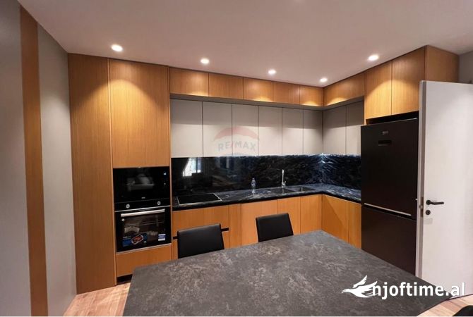 Shtepi me qera Apartament ne Tirane, 2+1, Mobilimi E mobiluar, Pagesa 900  Euro.