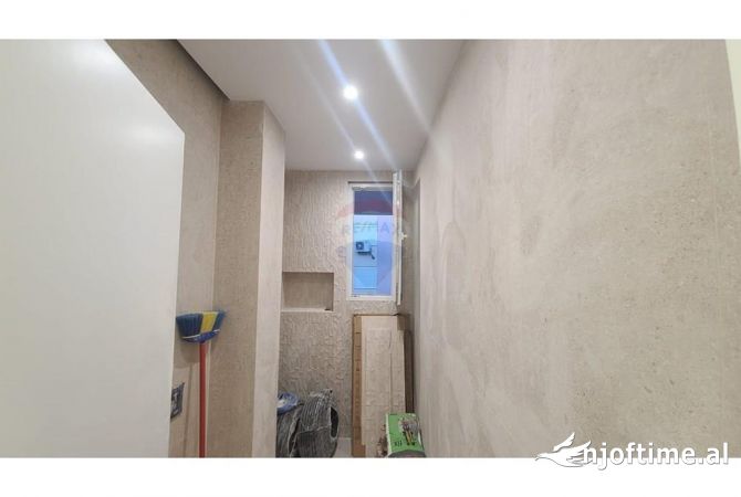 Shtepi ne shitje Apartament ne Tirane, 1+1, Mobilimi E mobiluar, Pagesa 110,000  Euro.