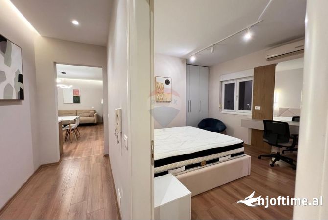 Shtepi ne shitje Apartament ne Tirane, 2+1, Mobilimi E mobiluar, Pagesa 180,000  Euro.