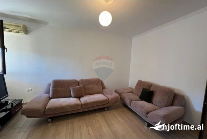 Jepet me qira apartament 2+1  bashkë me post parkimi