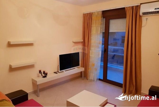 Shtepi me qera 2+1 ne Tirane - 670 Euro