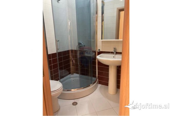 Shtepi me qera Apartament ne Tirane, 2+1, Mobilimi E mobiluar, Pagesa 670  Euro.