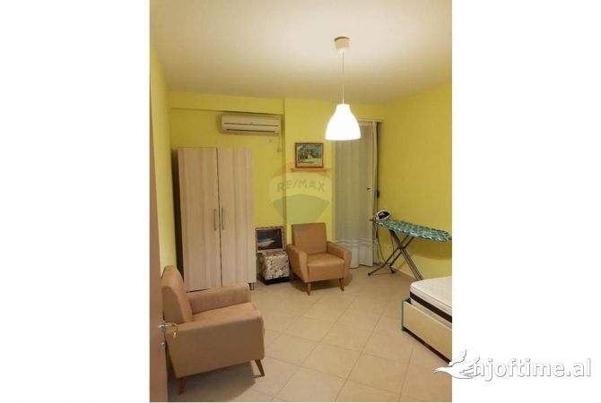Shtepi me qera Apartament ne Tirane, 2+1, Mobilimi E mobiluar, Pagesa 670  Euro.