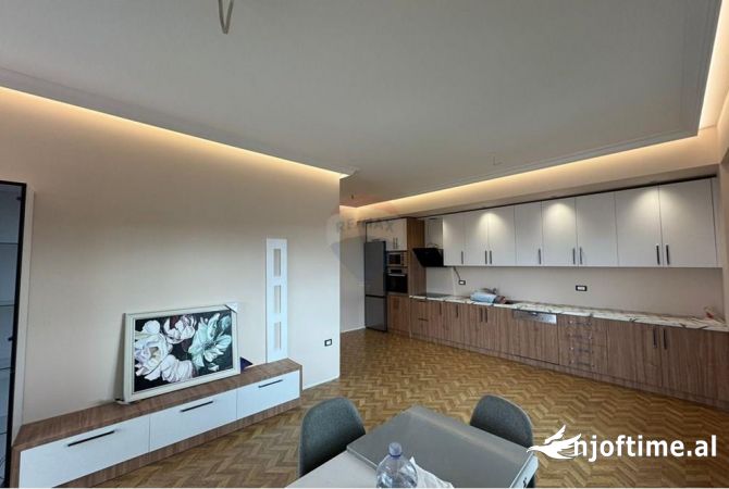 Shtepi me qera 2+1 ne Tirane - 700 Euro