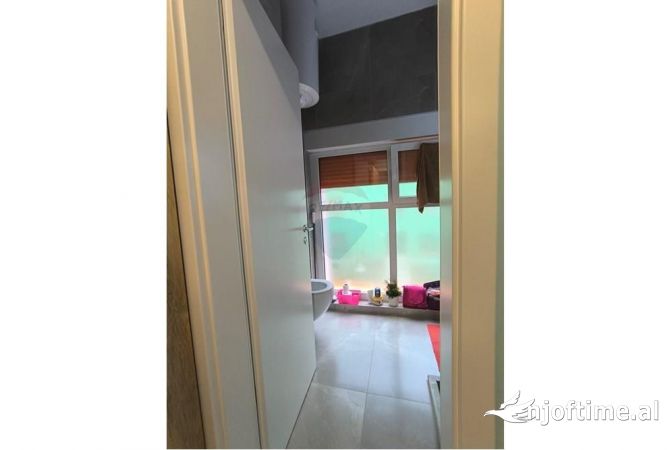 Shtepi ne shitje Apartament ne Tirane, 2+1, Mobilimi E mobiluar, Pagesa 155,000  Euro.