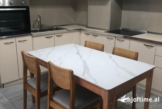 Shtepi me qera Apartament ne Tirane, 2+1, Mobilimi E mobiluar, Pagesa 700  Euro.