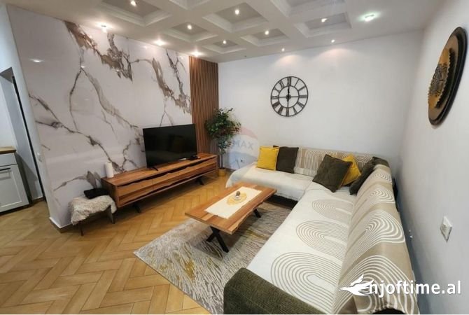 Shtepi me qera 2+1 ne Tirane - 900 Euro