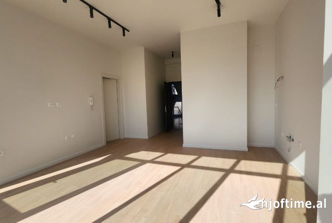 Shtepi ne shitje Apartament ne Tirane, 1+1, Mobilimi Bosh, pa mobiluar, Pagesa 129,000  Euro.