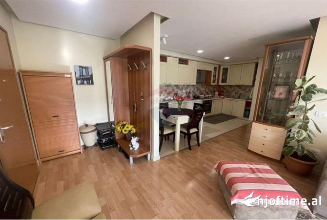 Shtepi me qera 2+1 ne Tirane - 850 Euro