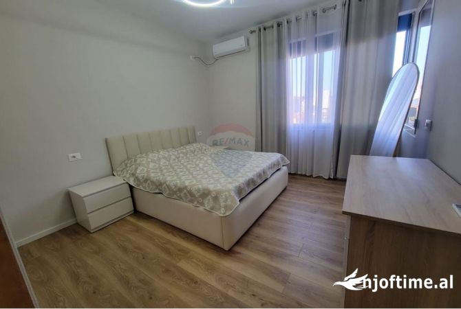 Shtepi me qera Apartament ne Tirane, 2+1, Mobilimi E mobiluar, Pagesa 1,000  Euro.