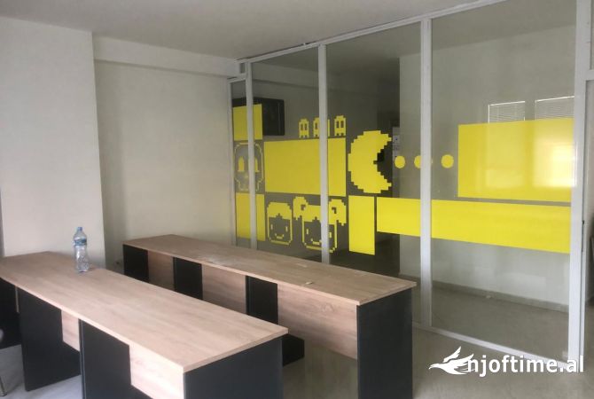 Ambient biznesi me qera 3+1 ne Tirane - 1,300 Euro