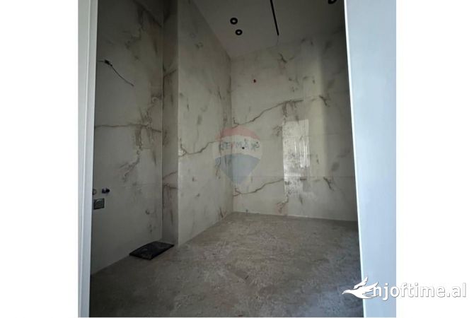 Shtepi ne shitje Apartament ne Lezhe, 2+1, Mobilimi Bosh, pa mobiluar, Pagesa 180,000  Euro.