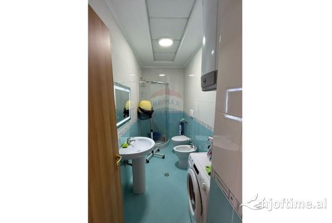 Shtepi ne shitje Apartament ne Tirane, 2+1, Mobilimi E mobiluar, Pagesa 192,000  Euro.