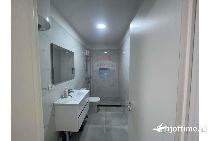 Ambient biznesi me qera 1+1 ne Tirane - 100,000 Leke