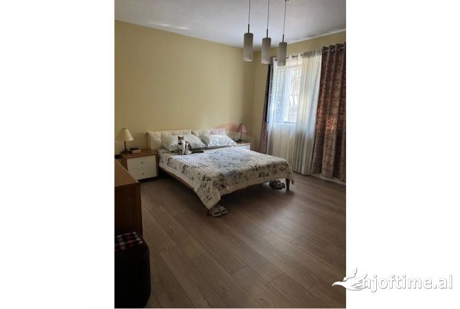 Shtepi ne shitje Apartament ne Tirane, 2+1, Mobilimi E mobiluar, Pagesa 299,000  Euro.