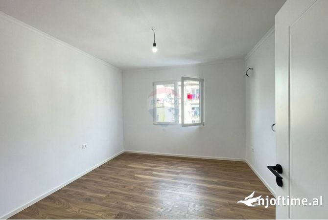 Shtepi ne shitje Apartament ne Tirane, 2+1, Mobilimi Bosh, pa mobiluar, Pagesa 148,000  Euro.