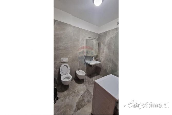 Shtepi ne shitje Apartament ne Tirane, 2+1, Mobilimi E mobiluar, Pagesa 262,000  Euro.