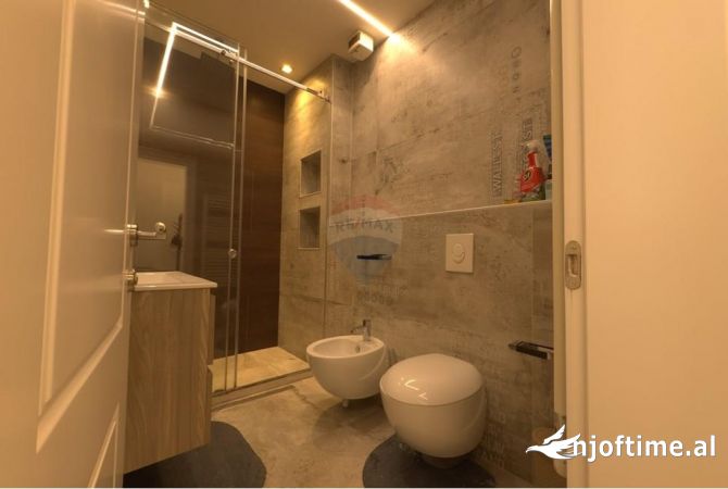 Shtepi ne shitje 2+1 ne Tirane - 180,000 Euro