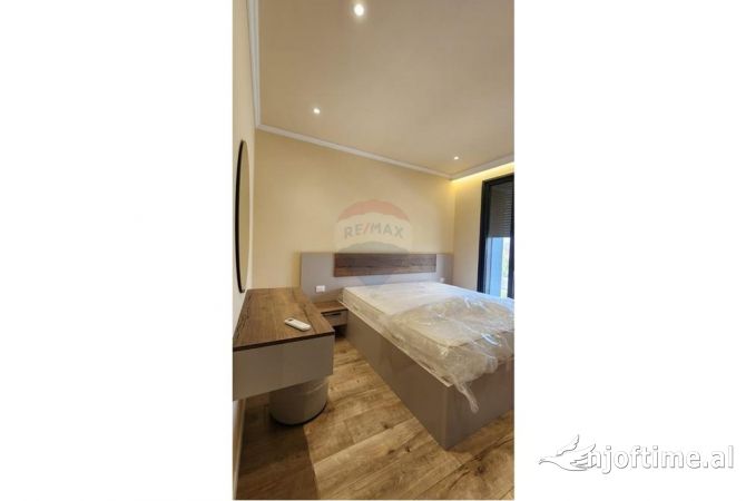 Shtepi me qera 2+1 ne Tirane - 1,300 Euro