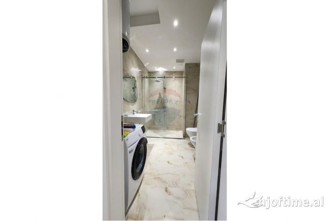 Shtepi me qera 2+1 ne Tirane - 1,300 Euro